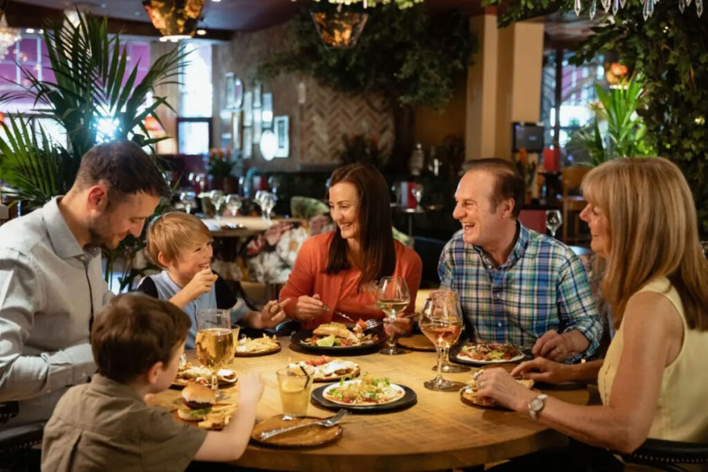 Pranzo in famiglia in provincia di Belluno in un ristorante comodo e adatto alla domenica
